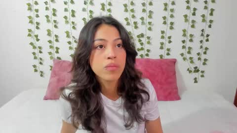 Snapshot of emily_jonessxx chatting on 02/10/26, 04:00 emily online show from 02/10/26, 04:00