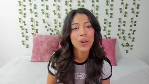 Snapshot of emily_jonessxx chatting on 02/13/26, 06:26 emily online show from 02/13/26, 06:26