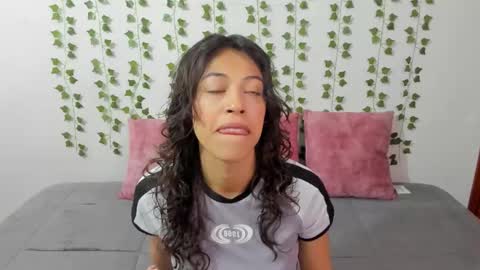 Snapshot of emily_jonessxx chatting on 02/16/26, 06:26 emily online show from 02/16/26, 06:26