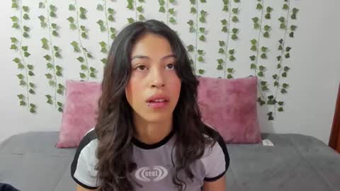 Snapshot of emily_jonessxx chatting on 03/01/26, 04:42 emily online show from 03/01/26, 04:42