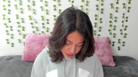 Snapshot of emily_jonessxx chatting on 03/25/26, 06:36 emily online show from 03/25/26, 06:36