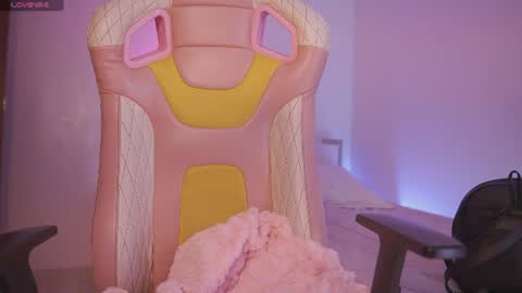 Snapshot of emily_jonexs_ chatting on 06/24/26, 11:59 mily online show from 06/24/26, 11:59
