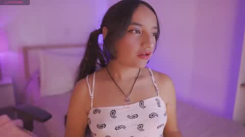 Snapshot of emily_jonexs_ chatting on 07/03/26, 11:22 mily online show from 07/03/26, 11:22