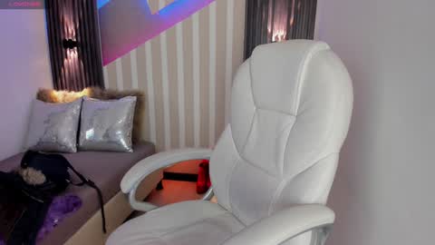 Emily online show from 02/06/25, 02:37