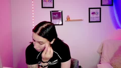 Emily Lindey online show from 06/17/26, 06:38