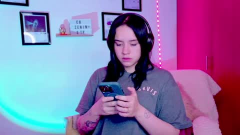 Emily Lindey online show from 06/21/26, 08:17