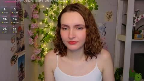 Snapshot of emily_lune chatting on 04/23/26, 02:13 Emily online show from 04/23/26, 02:13