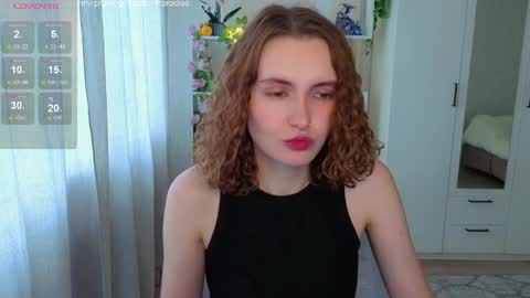 Snapshot of emily_lune chatting on 05/06/26, 06:41 Emily online show from 05/06/26, 06:41