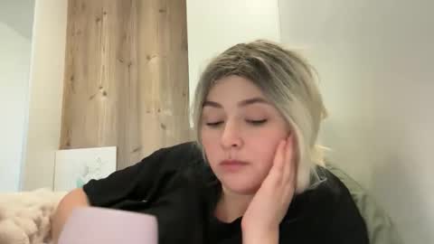 emily_morning_dew online show from 10/17/25, 02:41