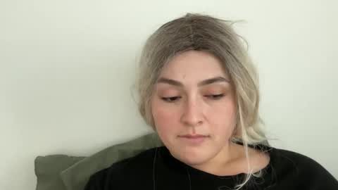 emily_morning_dew online show from 10/18/25, 01:45