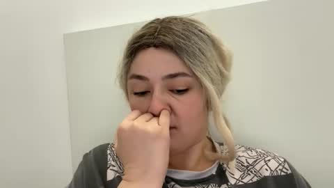 emily_morning_dew online show from 10/29/25, 06:15