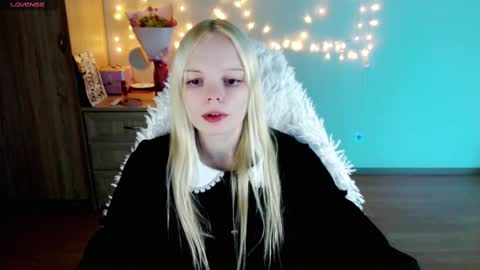 Lia online show from 03/01/25, 11:47