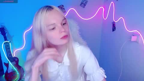 Lia online show from 11/08/25, 03:45