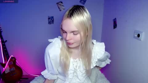 Lia online show from 12/17/25, 06:36