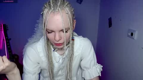 Snapshot of emily_nyaffe chatting on 01/07/26, 02:03 Lia online show from 01/07/26, 02:03