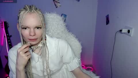 Snapshot of emily_nyaffe chatting on 01/08/26, 05:10 Lia online show from 01/08/26, 05:10