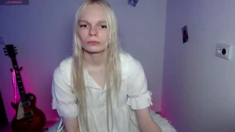 Snapshot of emily_nyaffe chatting on 01/15/26, 10:20 Lia online show from 01/15/26, 10:20
