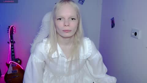 Snapshot of emily_nyaffe chatting on 02/08/26, 09:34 Lia online show from 02/08/26, 09:34