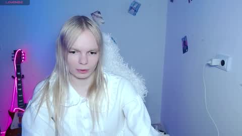 Snapshot of emily_nyaffe chatting on 02/14/26, 04:59 Lia online show from 02/14/26, 04:59