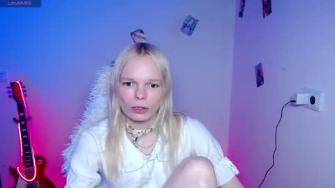 Snapshot of emily_nyaffe chatting on 03/05/26, 10:28 Lia online show from 03/05/26, 10:28