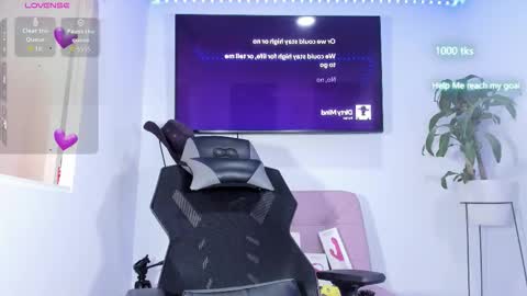 emily_palmeer online show from 10/13/25, 11:54