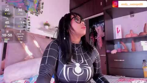 Snapshot of emily_restrepoo chatting on 10/22/25, 06:13 Emily online show from 10/22/25, 06:13