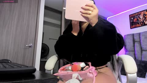 Snapshot of emily_roose_ chatting on 01/22/25, 10:40 Natalia online show from 01/22/25, 10:40
