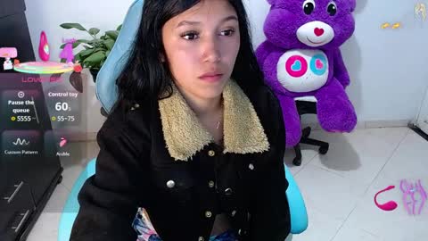 Snapshot of emily_rosse04 chatting on 04/02/26, 03:04 online show from 04/02/26, 03:04