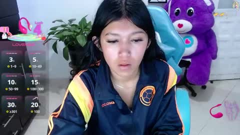 Snapshot of emily_rosse04 chatting on 04/10/26, 11:04 online show from 04/10/26, 11:04