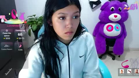 Snapshot of emily_rosse04 chatting on 04/18/26, 09:46 online show from 04/18/26, 09:46