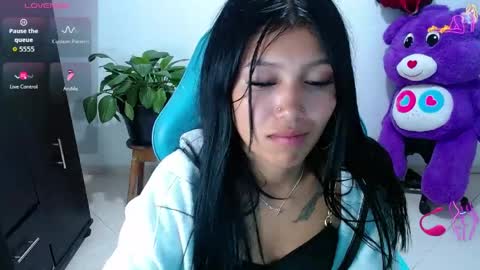 Snapshot of emily_rosse04 chatting on 05/12/26, 04:20 online show from 05/12/26, 04:20