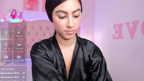 Snapshot of emily_roux chatting on 03/12/25, 11:12 EMILY online show from 03/12/25, 11:12