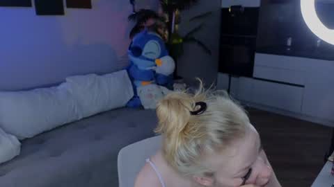 emily shepard online show from 06/24/26, 04:00