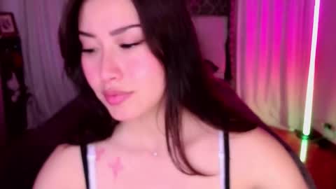 Snapshot of emily_swan_04 chatting on 12/23/25, 02:31 Emily Swan online show from 12/23/25, 02:31