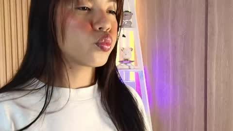 Snapshot of emily_sweett12 chatting on 04/15/26, 12:23 Emily online show from 04/15/26, 12:23