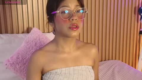 Snapshot of emily_sweett12 chatting on 05/06/26, 12:10 Emily online show from 05/06/26, 12:10