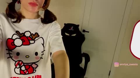 emily_sweetts online show from 12/14/25, 05:18