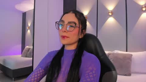 emily_tolson online show from 04/17/26, 07:50