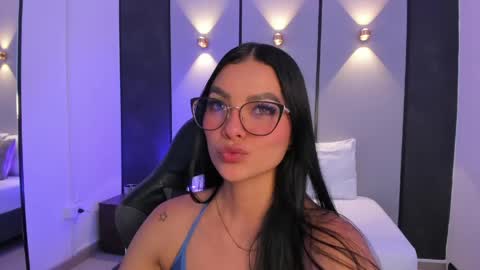 emily_tolson online show from 05/11/26, 09:23