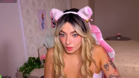 Snapshot of emily_tyler19 chatting on 04/21/26, 09:15 Emily online show from 04/21/26, 09:15
