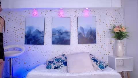 Snapshot of emily_vaughan chatting on 11/12/25, 03:29 Emily. online show from 11/12/25, 03:29