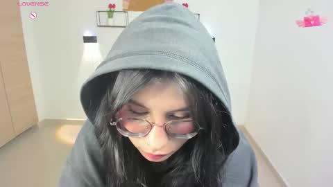 Emi online show from 11/24/25, 10:42