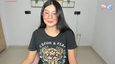 Snapshot of emily_villamil_ chatting on 07/10/26, 09:39 Emi online show from 07/10/26, 09:39