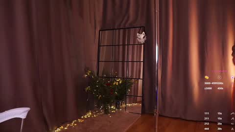 Snapshot of emily_w0w_ chatting on 01/01/25, 01:59 Lia online show from 01/01/25, 01:59