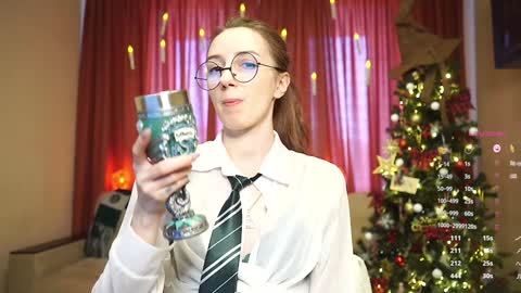 Snapshot of emily_w0w_ chatting on 01/05/25, 09:37 Lia online show from 01/05/25, 09:37