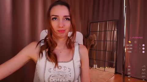 Snapshot of emily_w0w_ chatting on 02/19/25, 06:00 Lia online show from 02/19/25, 06:00