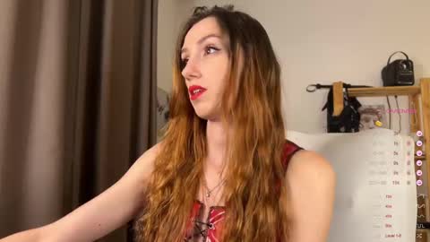 Snapshot of emily_w0w_ chatting on 09/22/25, 09:28 Lia online show from 09/22/25, 09:28