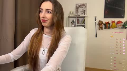 Snapshot of emily_w0w_ chatting on 12/15/25, 04:11 Lia online show from 12/15/25, 04:11