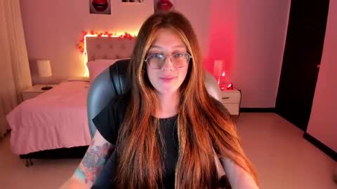Snapshot of emily_warren__ chatting on 04/06/26, 09:05 emily_warren__ online show from 04/06/26, 09:05