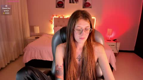 Snapshot of emily_warren__ chatting on 04/07/26, 09:26 emily_warren__ online show from 04/07/26, 09:26